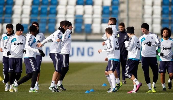 灰熊112-107击败快船，伦纳德39分哈登23分难救主