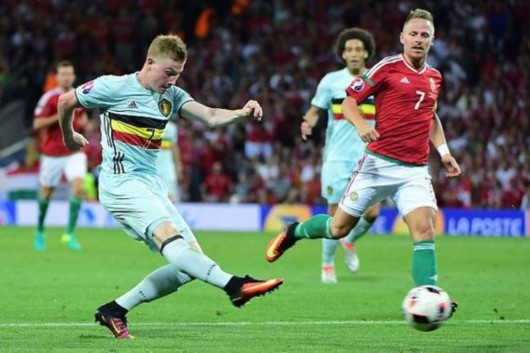 巴甲弗鲁米嫩塞主场采用狗狗球童，鼓励球迷去领养宠物