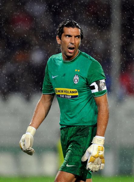 记者：海港今日上午启程前往泰国；本轮亚冠并非没有拿分机会