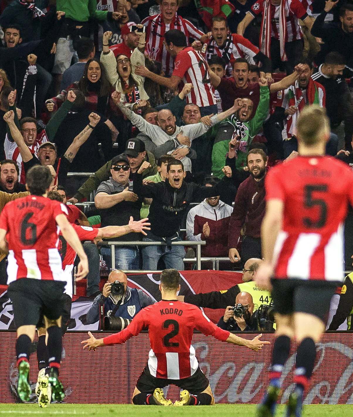 NBA：湖人惨遭大逆转 詹姆斯无力回天