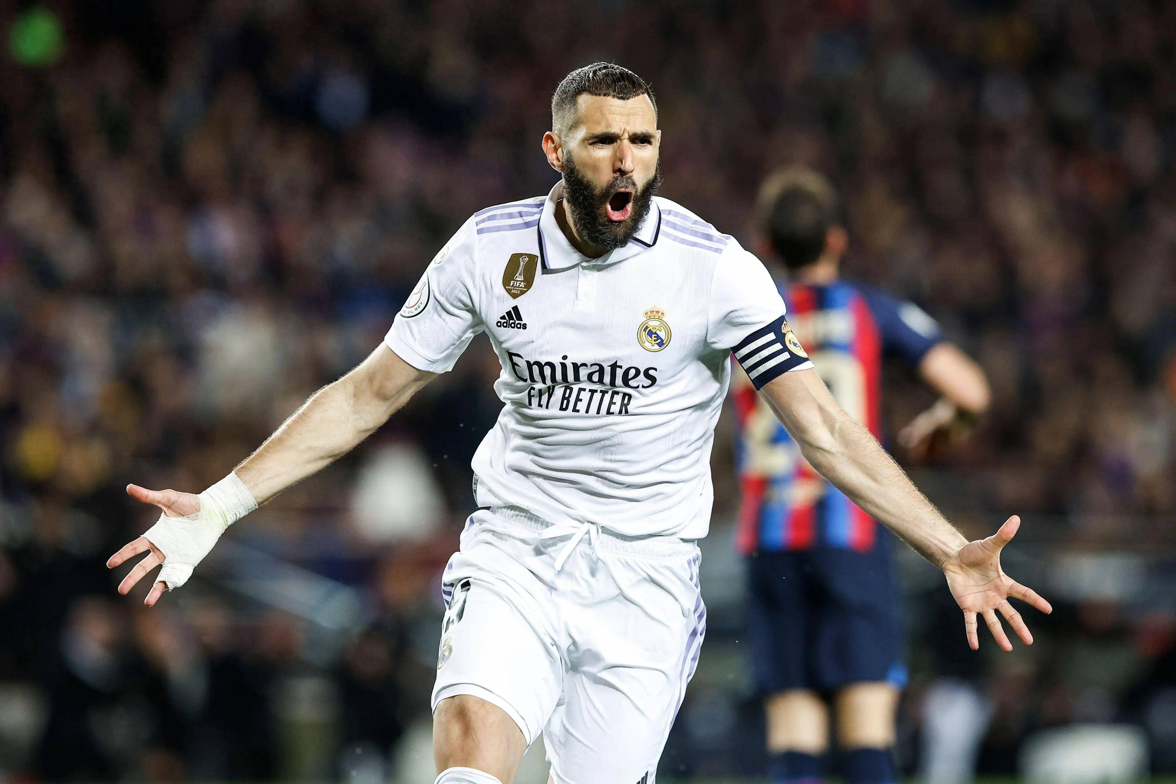 队内得分最高！沃克半场12中5，独得15分3篮板1助攻